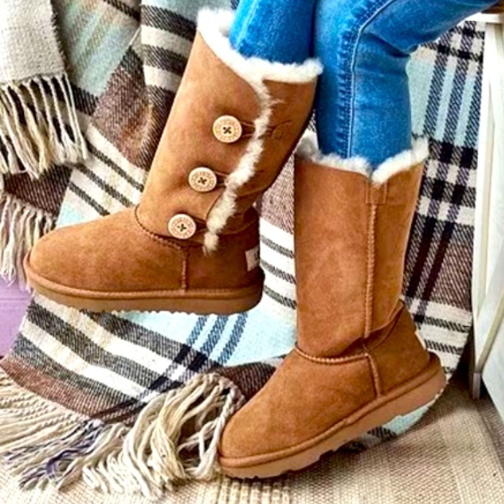 UGG Tall Camel Slip On Bottom Up Boots Size 4